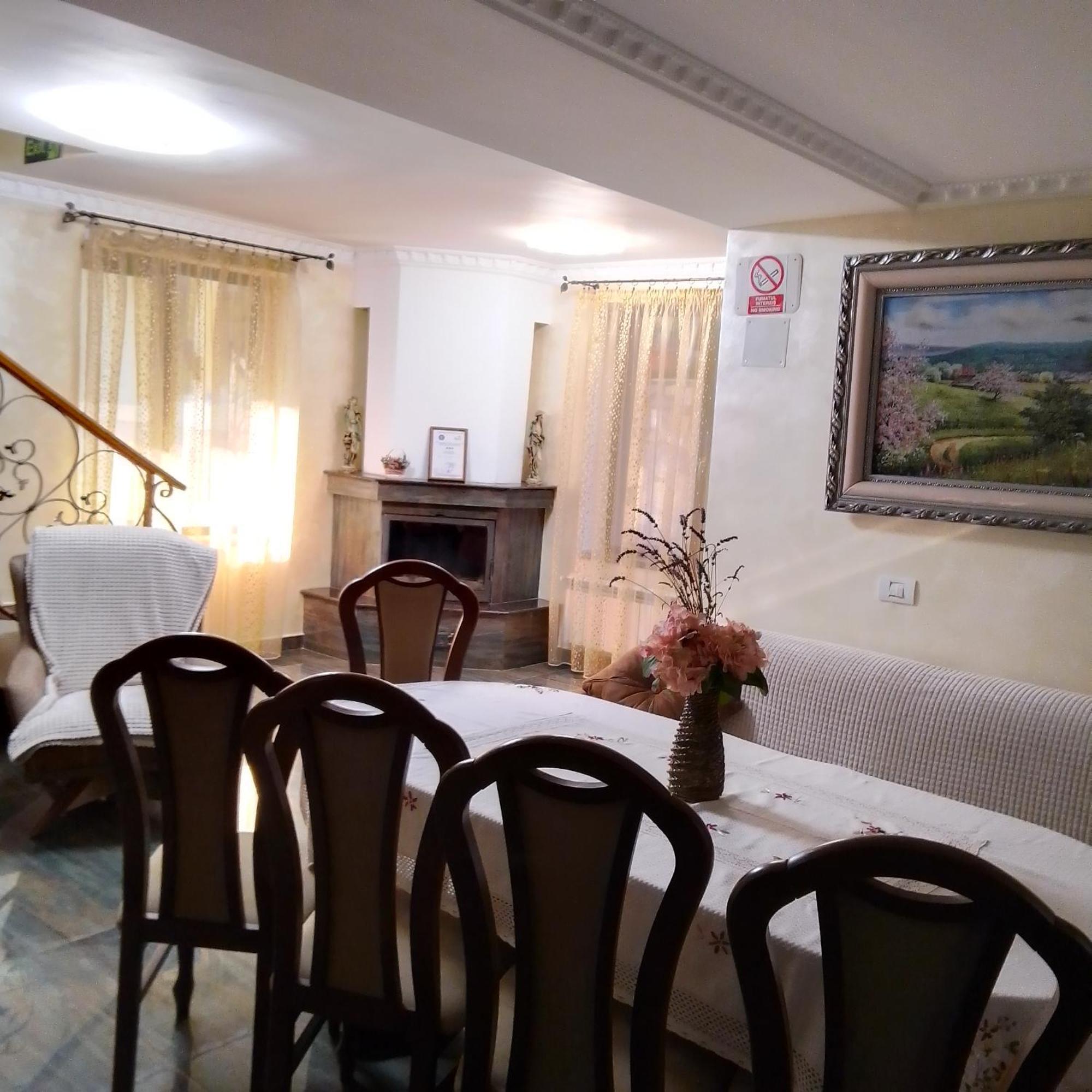 Casa Nicolas Buşteni エクステリア 写真